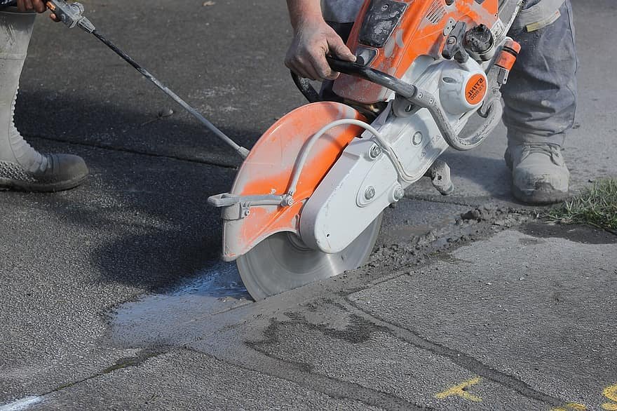 معلم قص وتخريم خرسانة في السعودية - تخريم كور وفتحات سباكة وتكييف